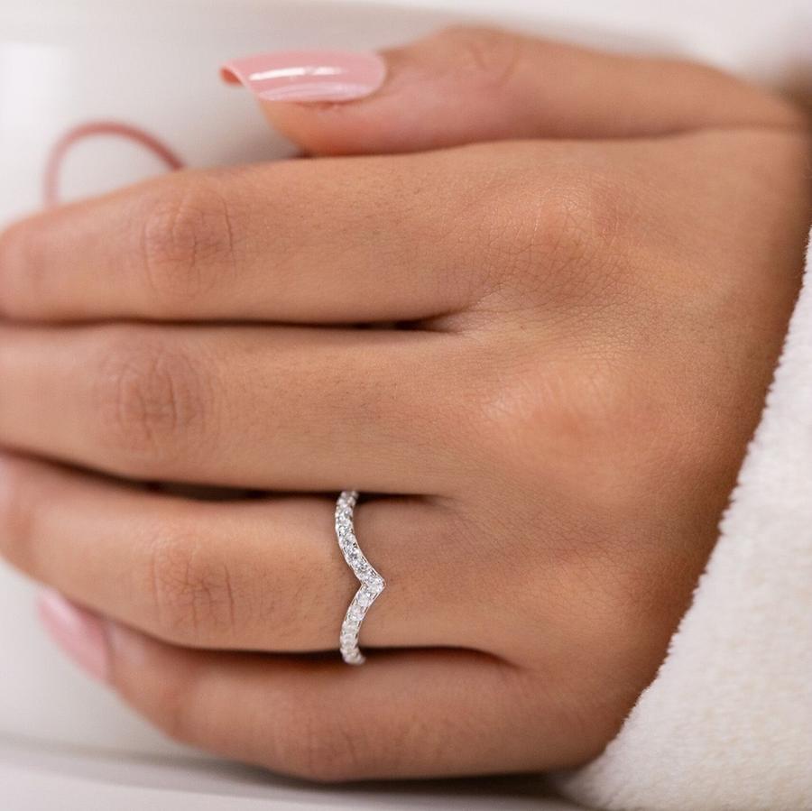 Simple v shape diamond ring - kurifly